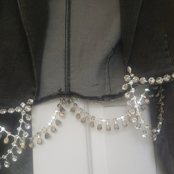 Beyonce Stylish Black Women's Suit with Silver Accents - Picture 3 of 7